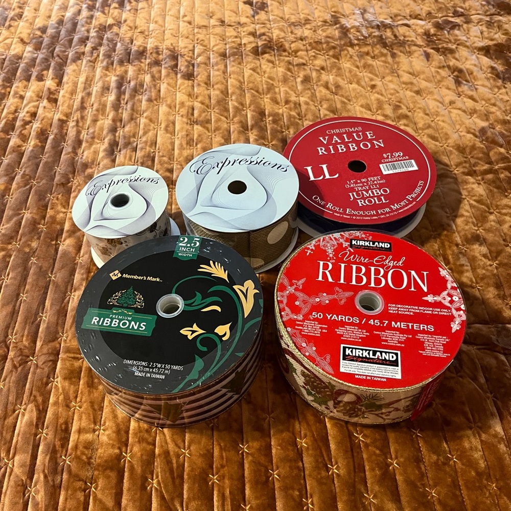 Signature Ribbon Collection - Red, Green, Gold - Picture 3 of 8